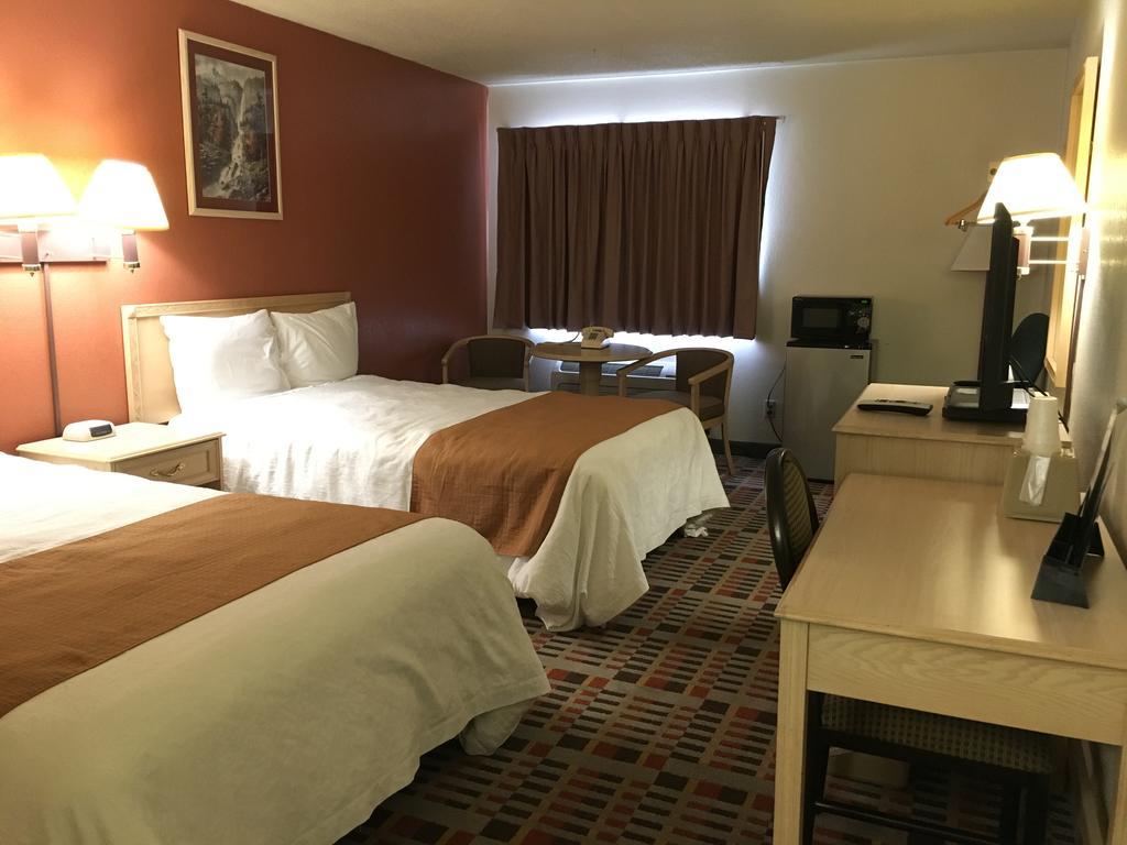 Anderson Chesterfield Travel Inn Daleville Esterno foto